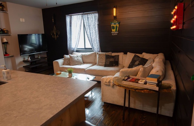 GREAT location - apartment in Mid City /Treme
