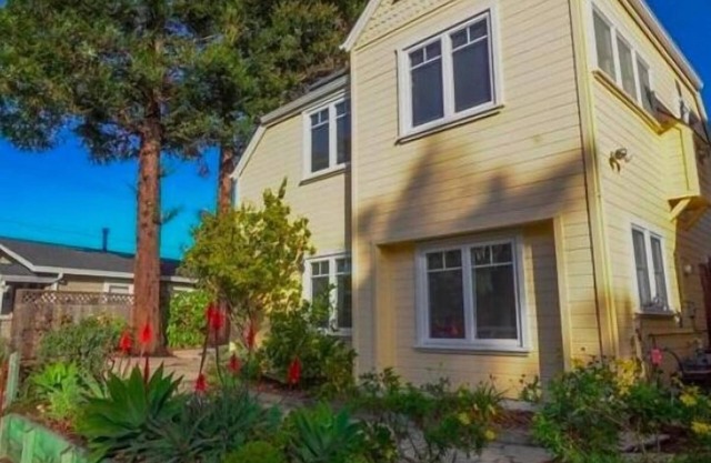 Great location Close to Ocean on a quiet one way street leads to Seabright Beach