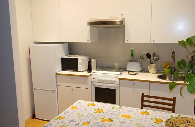 Great location, quiet, cozy and accessorized, with fast wi-fi.