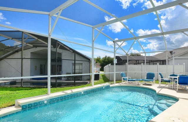 GREAT LOCATION, PRIVATE POOL, SPACIOUS BEDROOM, FREE WIFI!!