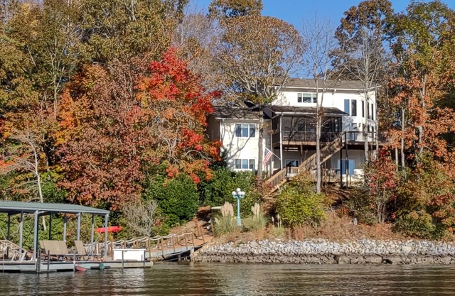 Great Multi-Generation Vacation Home on Beautiful Lake Keowee!