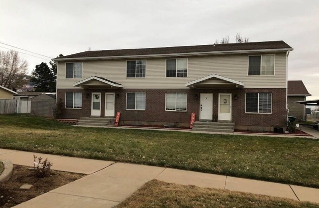 Great PRIVATE Family T-Home! Easy Access City & Mountains!