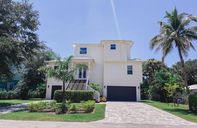 Great reviews,Brand new,waterfront,heated pool, hot tub & beach access -14 pple