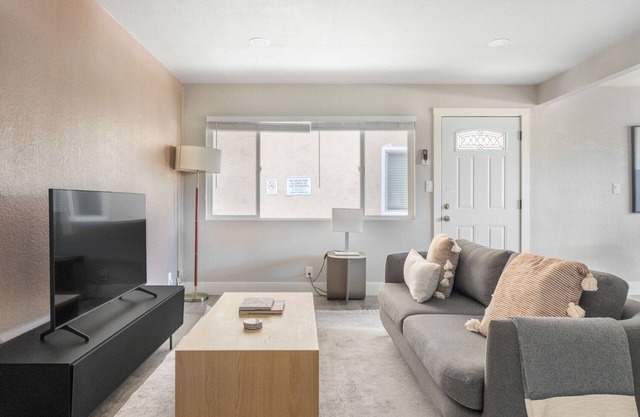 Great Santa Clara 1BR w/Pool & W/D, nr Medical Center, by Blueground