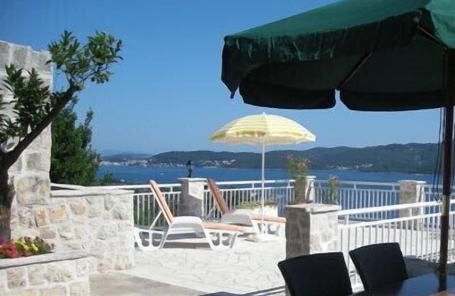 Great sea views, large terraces, private pool - private use