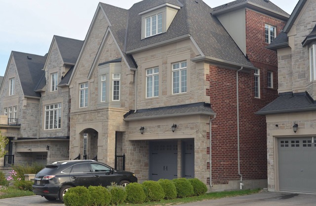 Great Toronto House near Wonderland Separate entrance whole Floor Private Suite