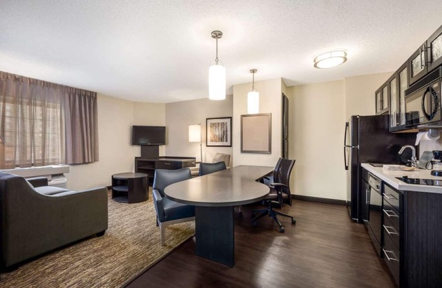 Great Value, Quality Stay! Spacious Unit w/Kitchen, Picnic Area, Pets Allowed!