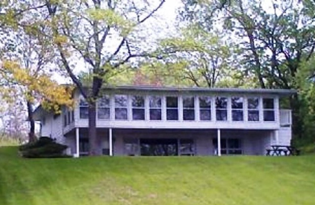 Great Views, Swimming, Fishing - Large Yard for Family Activities On the Lake!