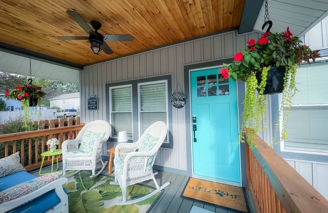 Green Door Cottage | Charming Mid-Term Near Downtown Asheville