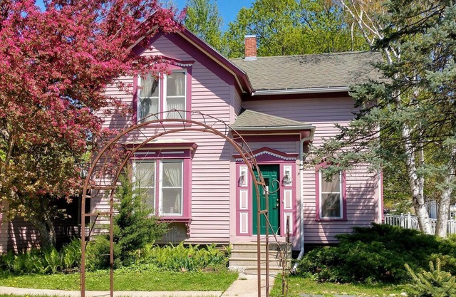 Green Gables - 2nd Floor with Private Entrance