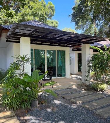 Green Haven Villas With Jacuzzi