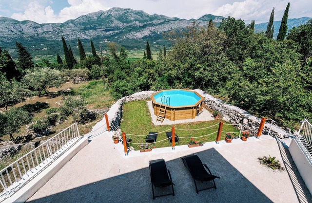 Green Hill Apartment