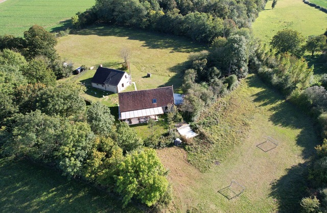 Green setting, ideal for families and friends, Jacuzzi, table soccer, petanque, sauna.