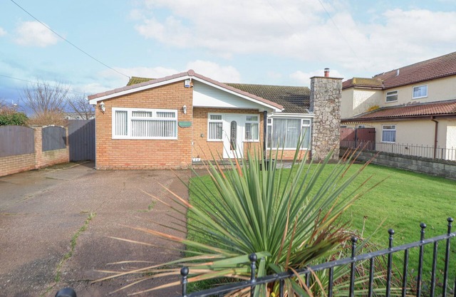 GREENACRES, pet friendly, character holiday cottage in Towyn