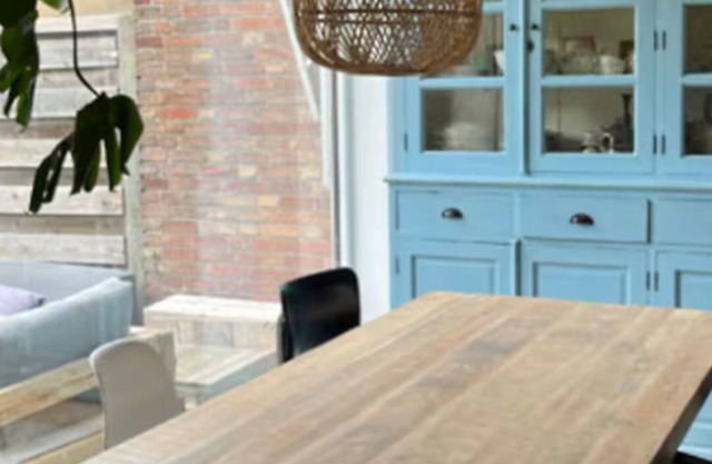 Greenspot. Peace, space, near city and airport, by park, sunny garden