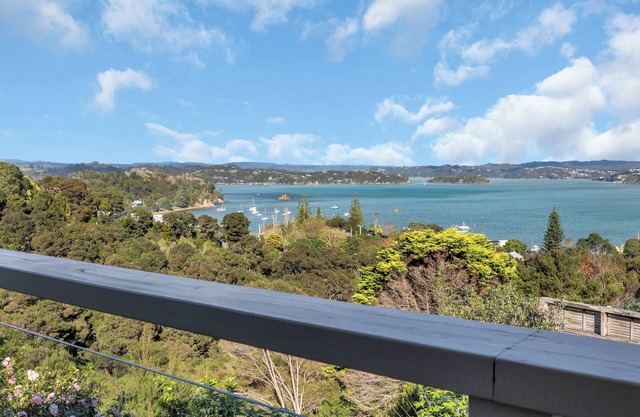 Greenways - Russell Holiday Home