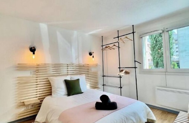 Grenoble ile verte, charm, terrace and calm