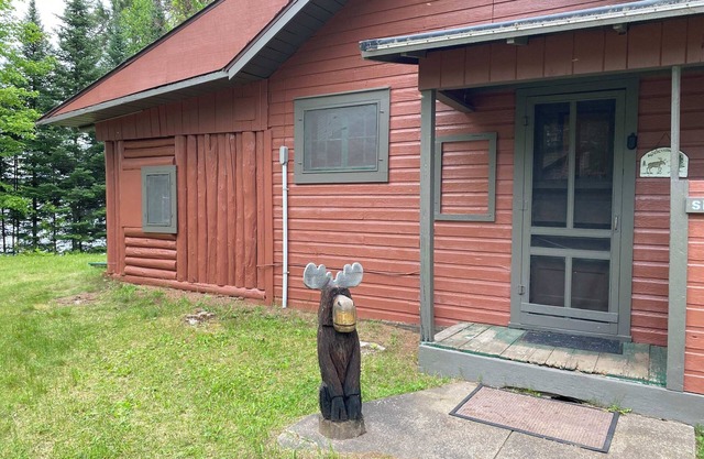 Gresham Shores - Smiling Moose - PET FRIENDLY