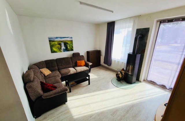 Großartige 3 Zimmer Ferienwohnung mit Kamin und Garten für 1-6 Personen