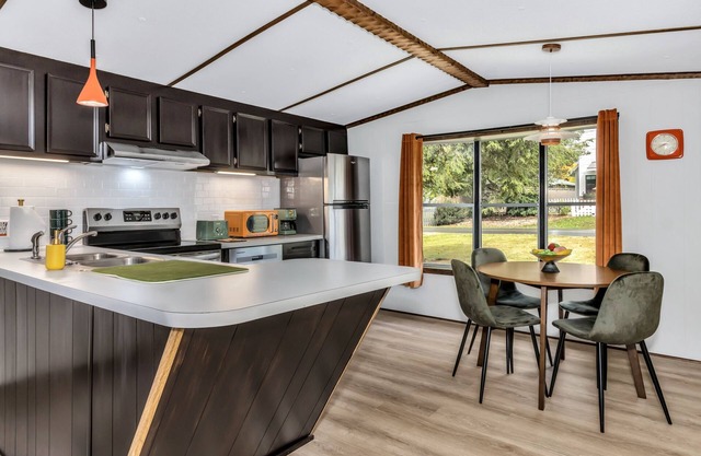 Groovy Guest House Walkable to Downtown Black Mtn