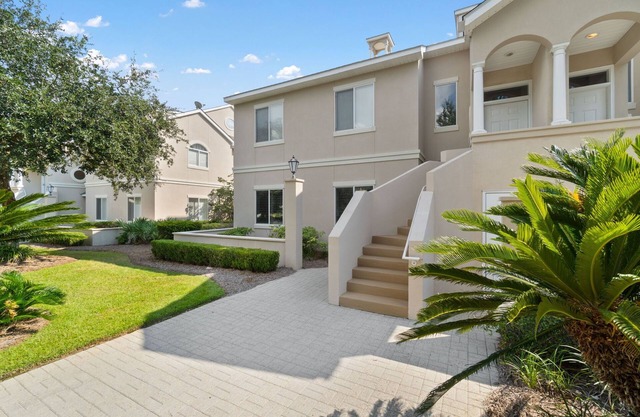 Ground floor condo at Peninsula. Coastal living with golf course views!