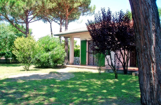 Ground floor villa surrounded by greenery with corner garden and parking space