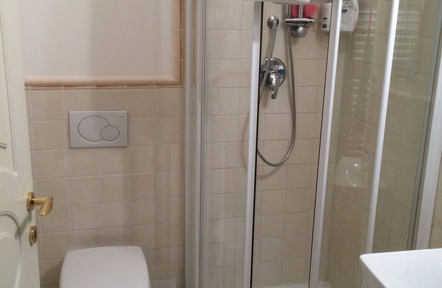 Ground floor with garden near the sea (air conditioning-2 bathrooms-safe)