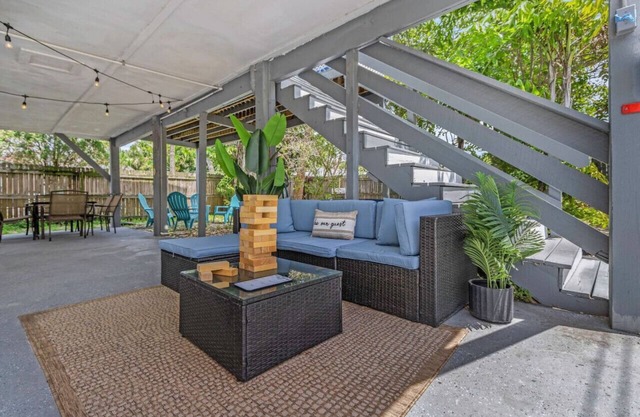 Group Escape | 3 to Beach, Outdoor Escape