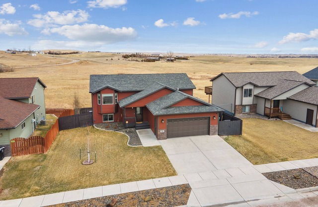 Group-Friendly Retreat - King Beds, Kitchen, Fenced Yard & Prairie Views