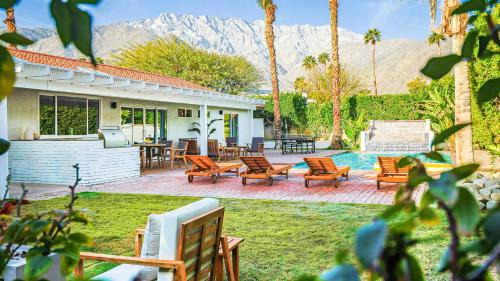 Group Paradise! Palm Springs Villa with Pool, Casita & Mountain Views - Seasonal Special Offer