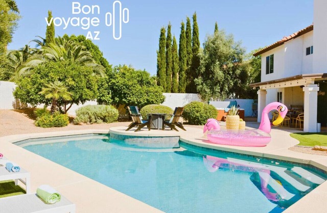 Group stay w/pool, hot tub & foosball!