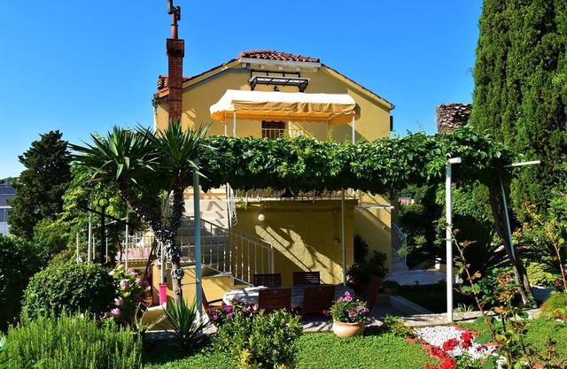 Guest House Kanjuo - Two Bedroom Apartment with Terrace and Garden View