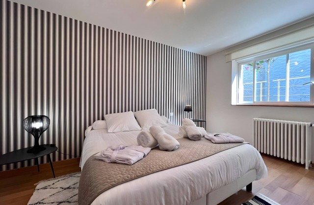 Guest House 'La Chambre Rayures' with Shared Terrace, Shared Garden and Wi-Fi