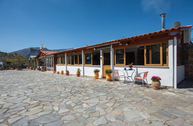 Guest House "Skapani's House" with Mountain View, Shared Terrace & Wi-Fi
