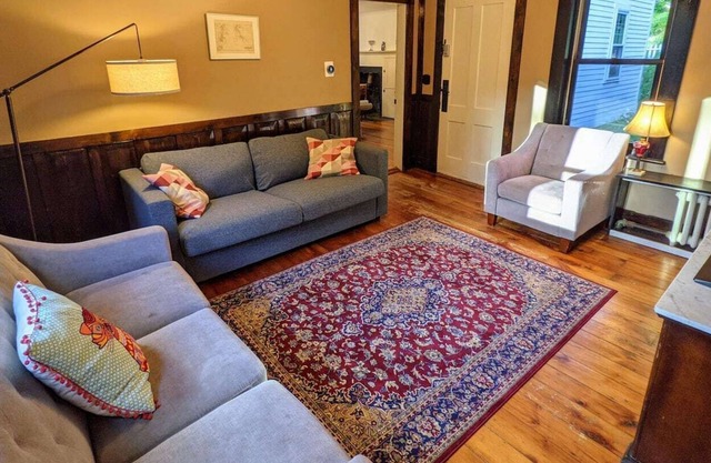 Guest pavilion in 1814 Historic Home in Middletown