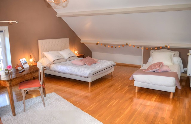 Guest Room “Chambre Bouvreuil” with Shared Pool, Communal Terrace and Wi-Fi