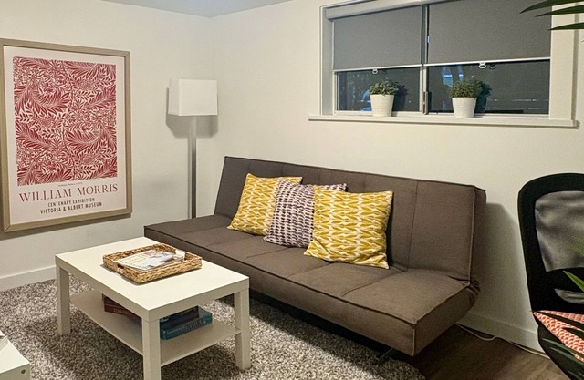 Guest suite in Kitsilano - Walking distance to beaches & shops.