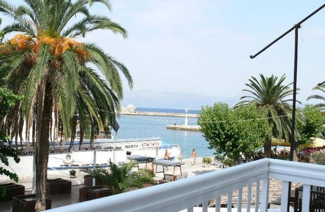 Guesthouse Aurora -Triple room with Terrace and Sea View