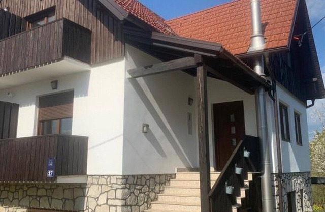 Guesthouse Family Bosnic - Double Room with Balcony - 3