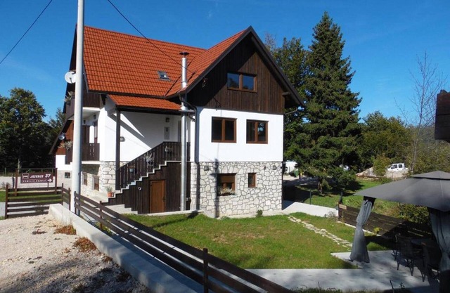 Guesthouse Family Bosnic - Double Room with Balcony - 3 - 2