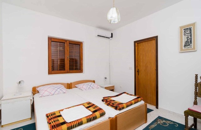 #GUESTHOUSESOBRA Double room close to beach S1