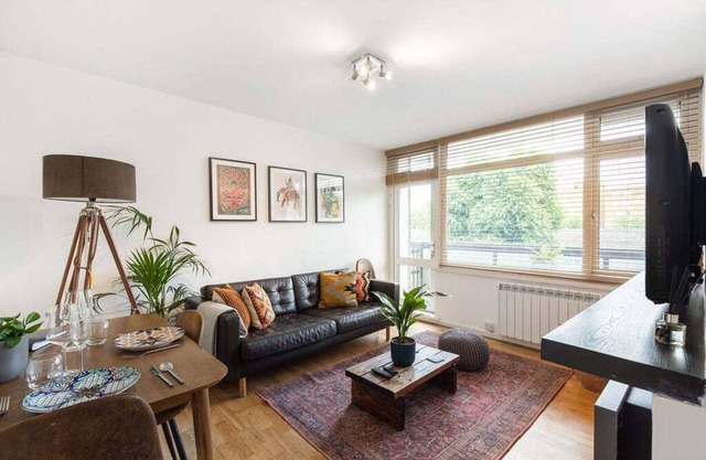GuestReady - South London gem with balcony