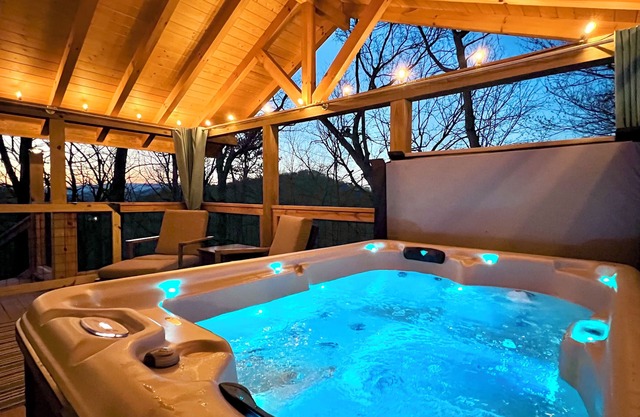 Guests ❤️ this Mountaintop Getaway! Views, 2 Decks, Hot tub, Recliners, Privacy