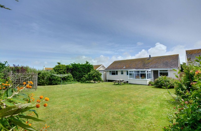 Guillemot - Three Bedroom House, Sleeps 6