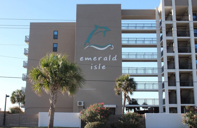Gulf-front Custom Designed 2 Bdrm, Complimentary Beach Chair Setup for you !