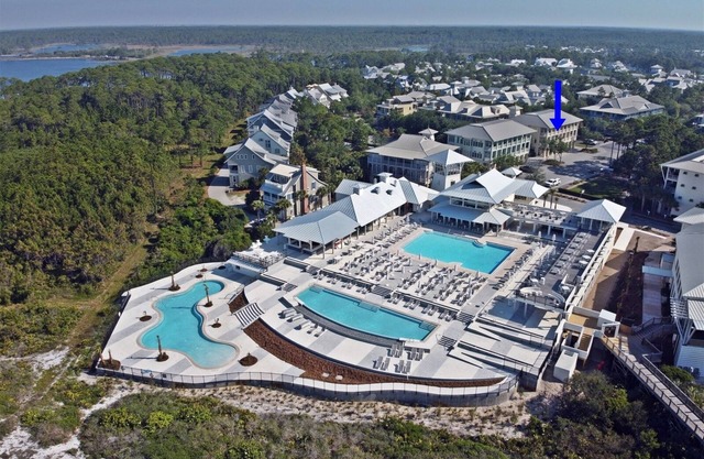 Gulf Side Condo Steps from Beach-2 bikes-Community Pool/Heated Seasonally `The Great Escape`