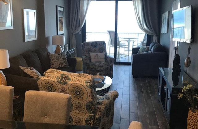 Gulf views ! Chair and umbrella service included March -October