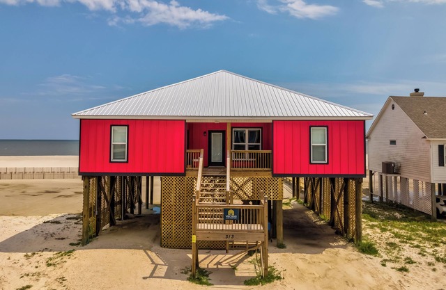 Gulffront Home w/Private Boardwalk & Porch