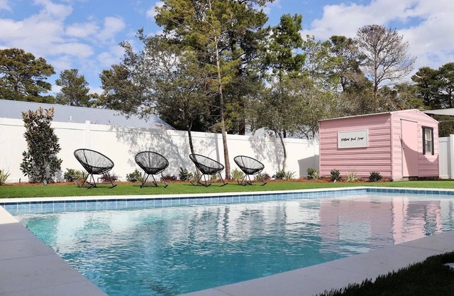 Gulfview Beach Escape - Heated Private Pool, Beach Gear & 6 Seater Golf Cart