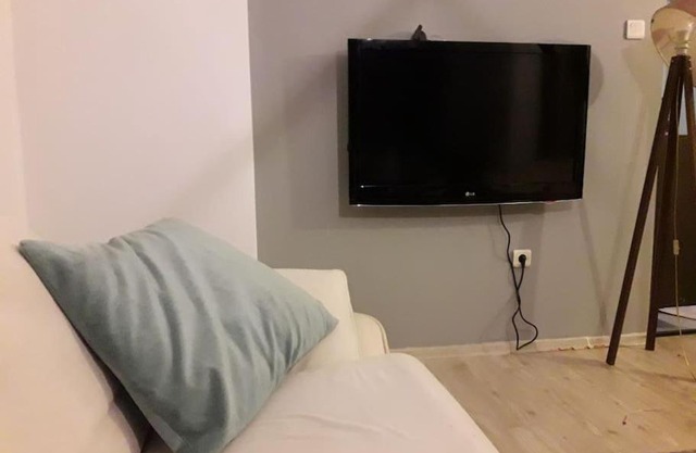 Guzelyalida çok merkezi yerde tatlı ve şirin daire